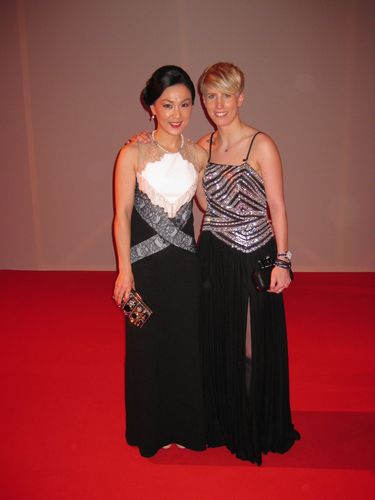 Shan Xiaona und Kristin Silbereisen auf dem roten Teppich (©Lang)