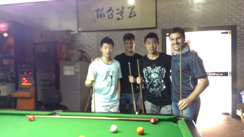 Bei den China Open spielten sie in gemischten Doppeln gegeneinander, beim Billard hieß es dann wieder Deutschland gegen China. Doch auch in diesem Sport hatten die Chinesen die Nase vorn (©Facebook/Timo Boll)