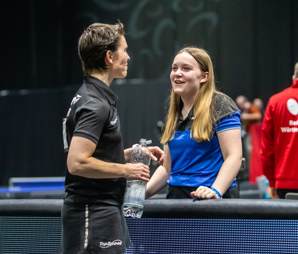 Auch Tanja Krämer (l.) schaffte es mit der Hilfe ihrer coachenden Tochter Trixi bis ins Viertelfinale. (©Gohlke)