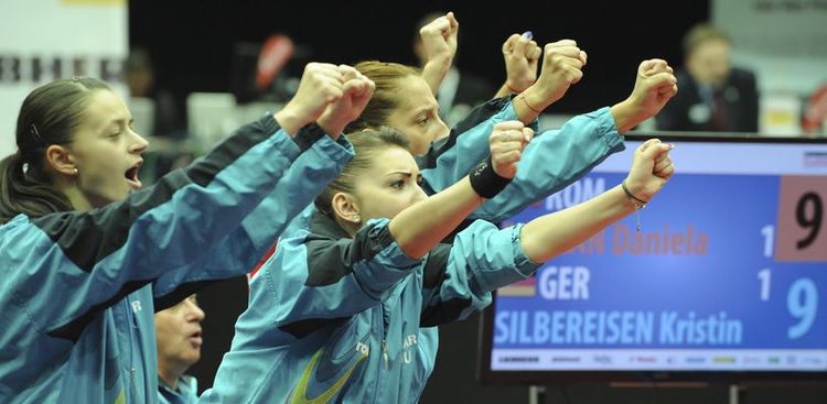 ...über die zunächst in Führung liegenden Rumänen im Finale... (©Stosik)