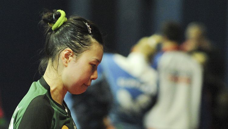 Es war einfach nicht ihr Turnier: Wu Jiaduo unterliegt der ehemaligen Jugend-Europameisterin Bernadette Szocs und scheidet damit auch im Einzel aus (©Stosik)