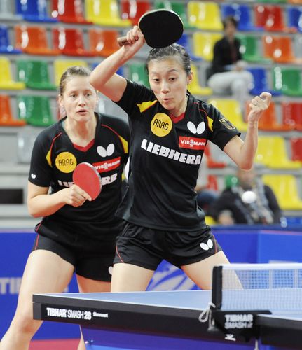 Dafür ergatterten sich die Abwehrspezialistinnen Irene Ivancan und Han Ying eine Medaille - wenn es auch 'nur' zu Bronze reichte (©Stosik)