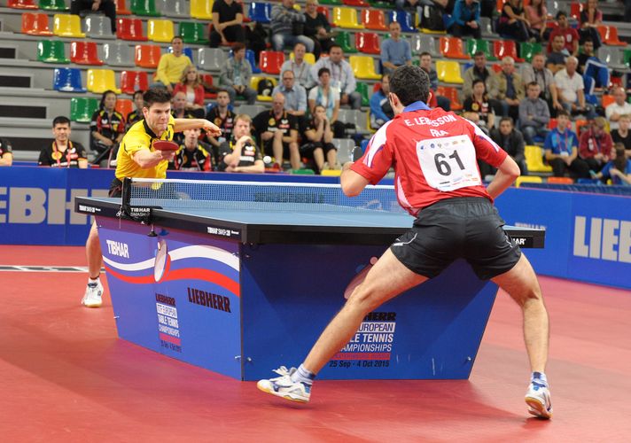 Dimitrij Ovtcharov eröffnete das Halbfinale gegen Emmanuel Lebesson... (©Stosik)