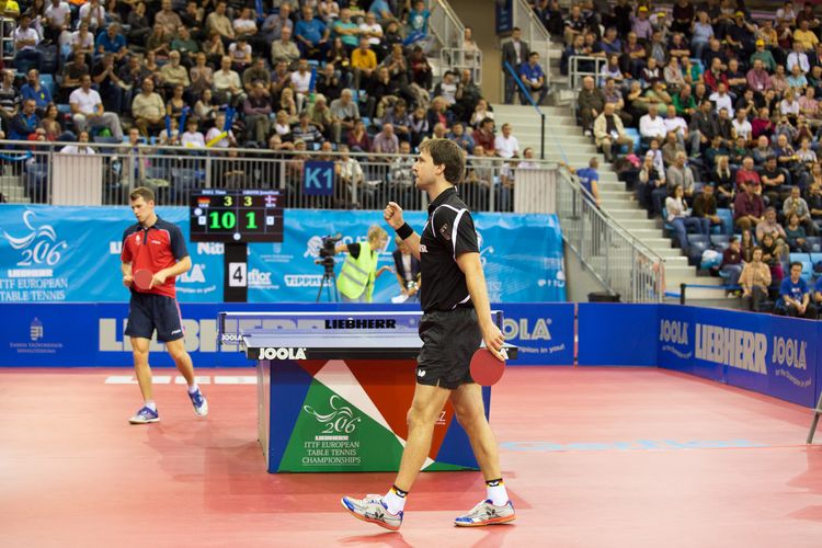 Der einzige deutsche Mann im Feld, Timo Boll, hatte mit Jonathan Groth ganz schön zu kämpfen (©Fabig)