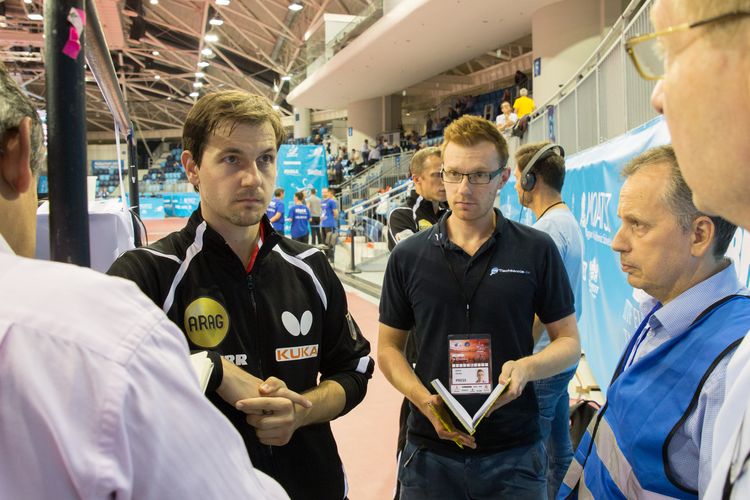 Timo Boll stand währenddessen der Presse Rede und Antwort (©Fabig)