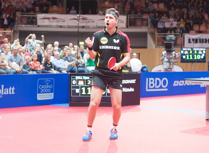 Timo Boll kämpft sich durch ein enges Spiel gegen Freitas und holt Deutschland den wichtigen ersten Punkt (©Stosik)