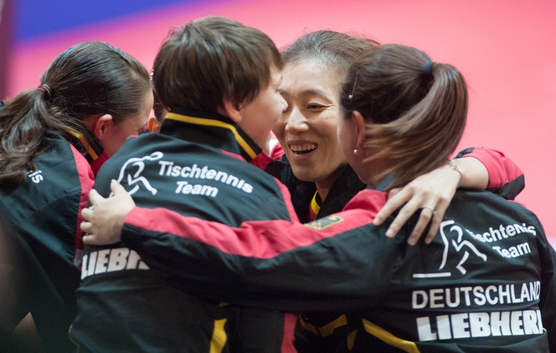 ...und die deutschen Damen dürfen nach einem wahren Marathonspiel endlich den Einzug ins Finale feiern (©Stosik)