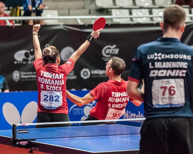 Bernadette Szöcs und Ovidiu Ionescu freuten sich über den Einzug ins Viertelfinale. (©Gohlke)