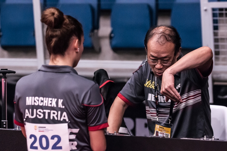 Karoline Mischek musste sich vor allem in ihrem Spiel gegen die Tschechin Aneta Kucerova ein paar Tipps bei ihrem Trainer abholen - ohne Erfolg (©Gohlke)