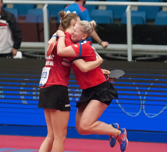Wenig später mussten die beiden aber Yana Noskova und Sofia Polcanova gratulieren, die statt ihrer ins Endspiel einzogen. (©Gohlke)