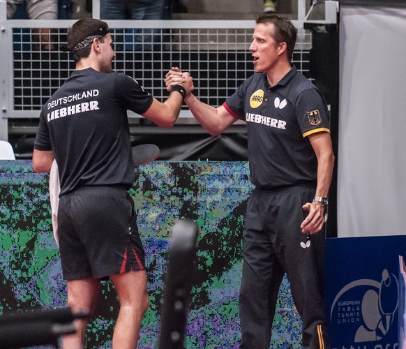 Der erste Gratulant war aber sein Trainer Jörg Roßkopf. (©Gohlke)