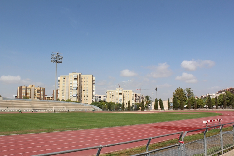 ...befindet sich ein Sportplatz. (©Koch)