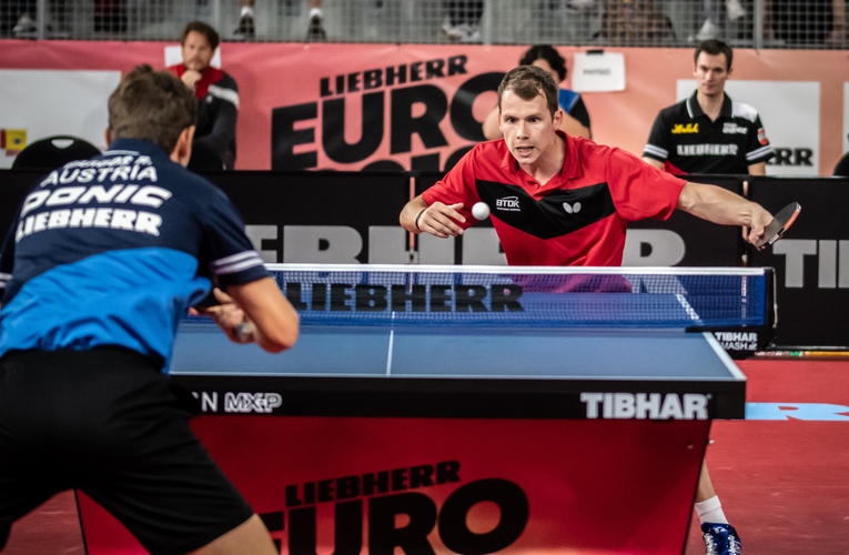 Ein äußerst enges Duell lieferten sich Dänemark und Österreich, die fünf Einzel für eine Entscheidung benötigten. Spitzenspieler Jonathan Groth verlor gegen Robert Gardos, punktete aber gegen Daniel Habesohn. (©Gohlke)