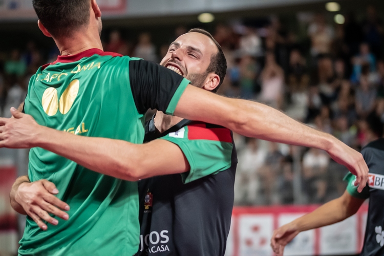 Nach fünf Sätzen stand der Sieger fest: Portugal zog ins Endspiel der EM 2019 ein! (©Gohlke)