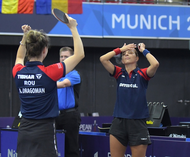 Elizabeta Samara schlug sich zwar die Hände vors Gesicht, gemeinsam mit Andreea Dragoman hat sie eine Medaille allerdings bereits sicher (©Gohlke)
