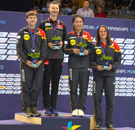 ...und auch Nina Mittelham bei der Siegerehrung. Einmal Silber und zweimal Bronze wurde es am Ende für die deutschen Damen im Einzel. (©Gohlke)