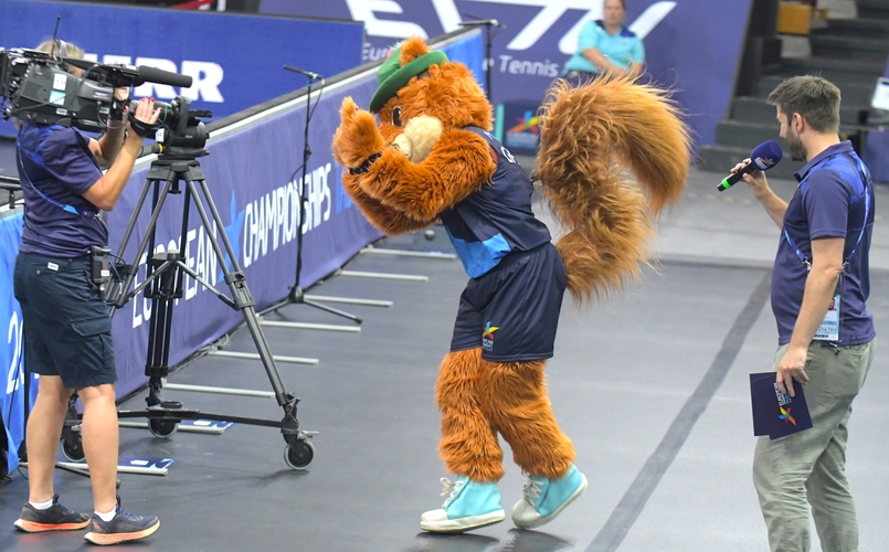 Auch Maskottchen Gfreidi war gut drauf und freute sich schon auf den siebten EM-Turniertag (©Gohlke)