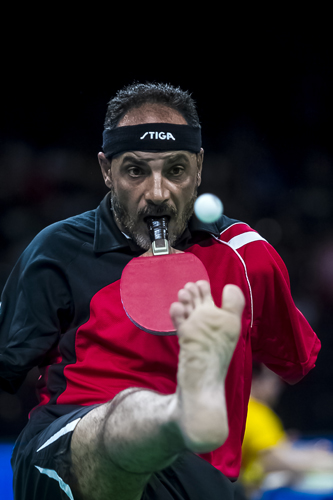 ...man noch nicht einmal Arme braucht, um zu spielen... (©ITTF)