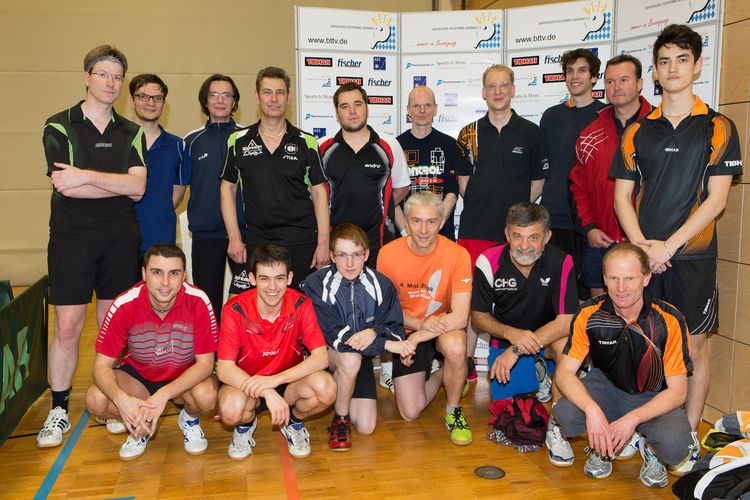 …der Startschuss für das Finale des Commerzbank Sports&More Bavarian TT-Race, an dem insgesamt 15 Spieler teilnahmen. Hier zu sehen mit Florian Schreiner (r.) (©Thomas)