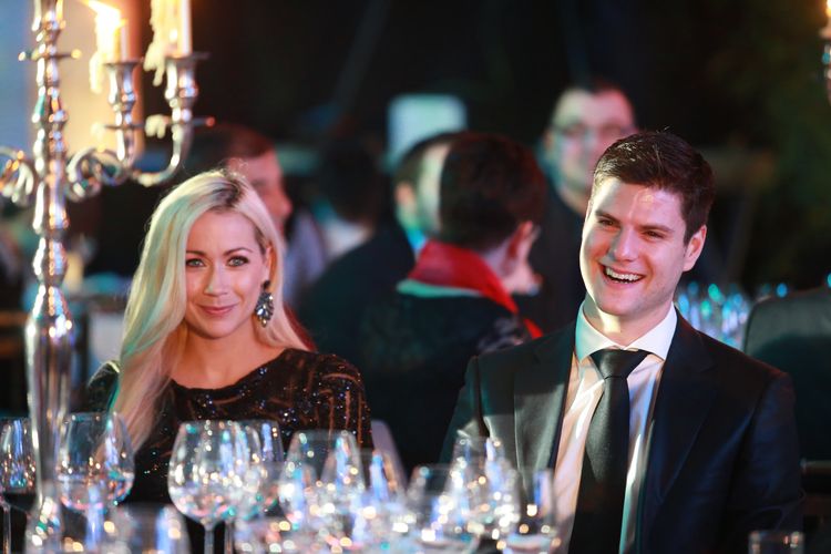 Jenny und Dimitrij Ovtcharov haben ebenfalls gute Laune, auch wenn es zum Award nicht reichen sollte (©ITTF)