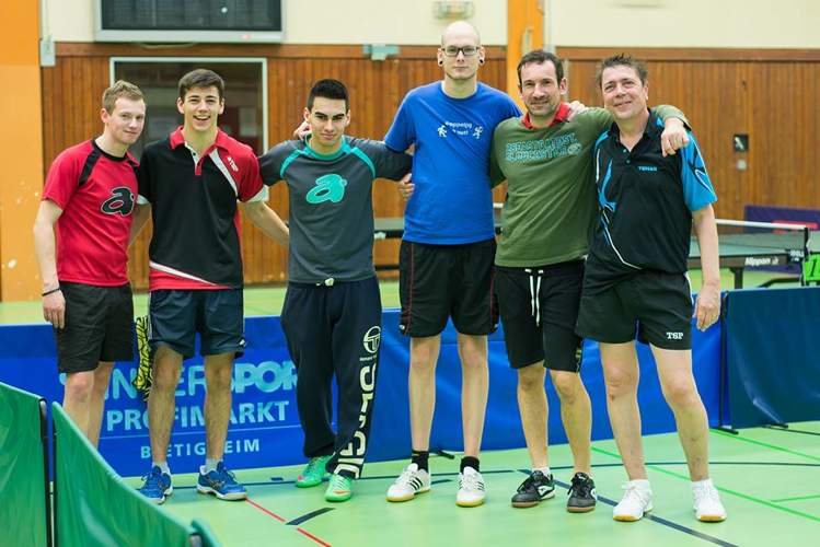 Dieselbe Länge bringt Alexander Neumann ans Maßband. Der 1,96 Meter-Mann ist mit dem TSV Blaubeuren in der Kreisliga unterwegs. (©privat)