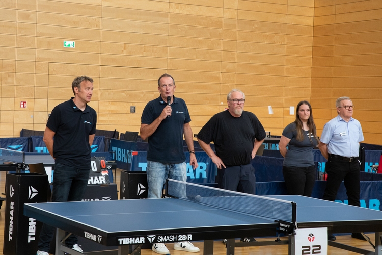 Die Organisatoren der myTischtennis GmbH, von TIBHAR und die Oberschiedsrichter begrüßten die Teilnehmer (©Fabig)