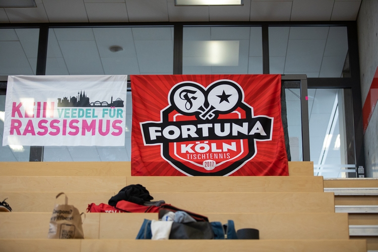 Fortuna Köln hatte gleich zwei Banner aus der Domstadt mitgebracht (©Fabig)