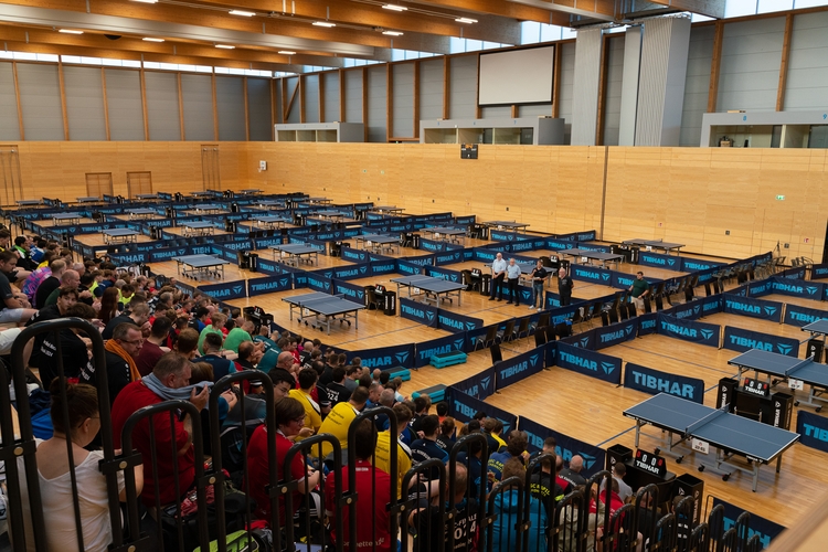 80 Teams kämpften am Samstag und Sonntag an 40 Tischen in zwei Hallen um die Titel. (©Fabig)