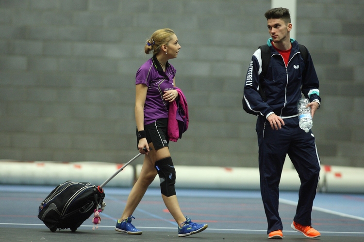 Keine direkte Konkurrenz herrscht dagegen im Hause Szöcs: Bernadette mit ihrem älteren Bruder Hunor (©ITTF)