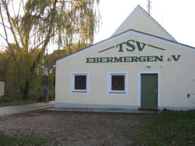 Die Spielstätte des TSV Ebermergen hat etwas von einer Kapelle. (©Verein)