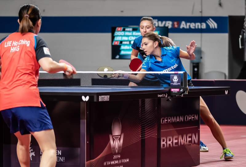 Bernadette Szöcs und Sofia Polcanova bilden nach dem Sieg gegen Hongkongs Doo Hoi Kem und Lee Ho Ching eins von zwei europäischen Damendoppeln im Viertelfinale. (©Gohlke)