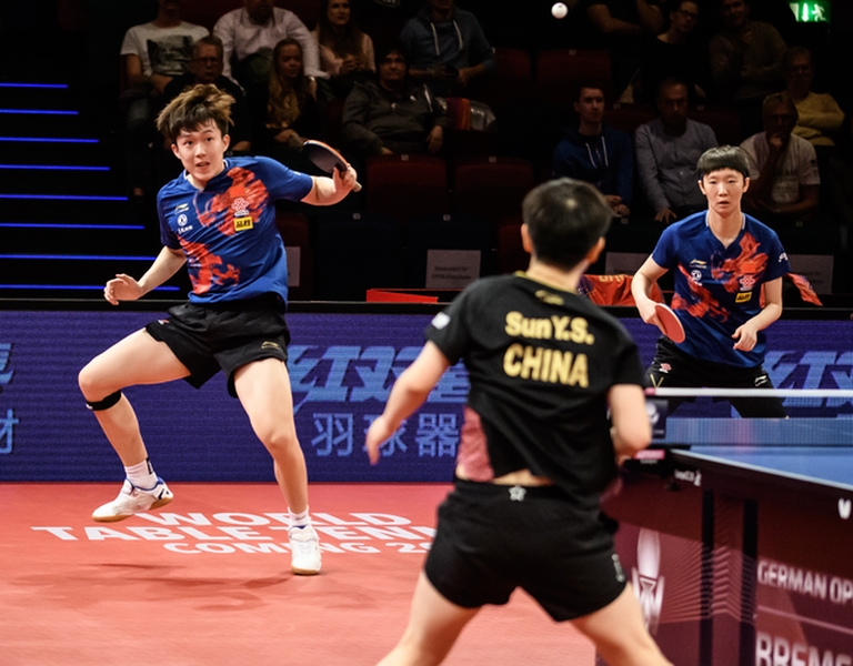 Am frühen Nachmittag wurde dann auch schon der erste Titel vergeben. Wang Chuqin und Wang Manyu unterlagen im Mixed-Finale... (©Gohlke)