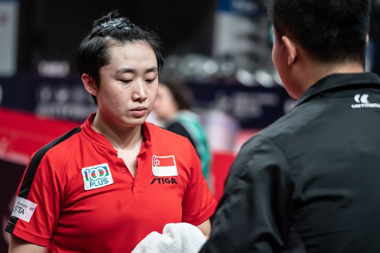 Sieben umkämpfte Sätze lieferte sich die Penholder-Spielerin mit Feng Tianwei aus Singapur. Warum die Asiatin trotz des Weiterkommens so niedergeschlagen aussah, erklärt das nächste Foto... (©Gohlke)