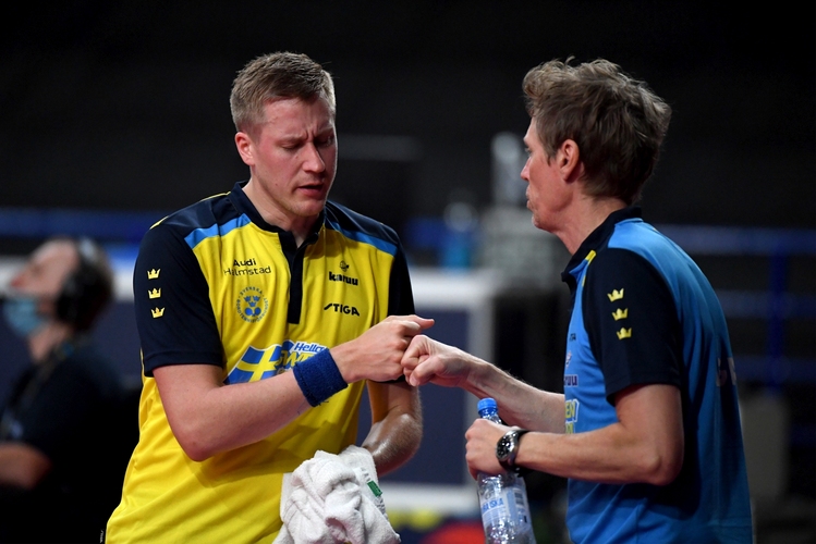 Da wusste auch Schwedens Nationaltrainer Jörgen Persson keinen Rat mehr. (©ETTU)