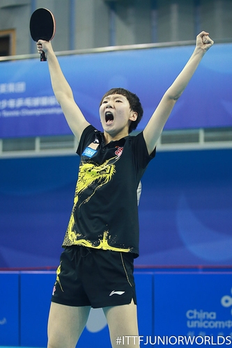  Wang Manyu: Wang Manyu ist die einzige Spielerin, die den Einzeltitel der Jugend-WM in zwei aufeinanderfolgenden Jahren gewinnen konnte. 2014 und 2015 setzte sich die Chinesin an die Spitze des Teilnehmerfeldes, insgesamt gewann sie acht Goldmedaillen bei Jugend-Weltmeisterschaften. In den Erwachsenenbereich stieg sie mit voller Kraft im Jahr 2017 ein, ihre erste Weltmeisterschaft durfte sie 2018 bestreiten - im selben Jahr, in dem sie auch die Asienspiele gewann. Den bisherigen Höhepunkt ihrer Karriere erlebte die heutige Nummer drei der Welt im Jahr 2021, als sie in Houston den WM-Titel gewann. (©ITTF)