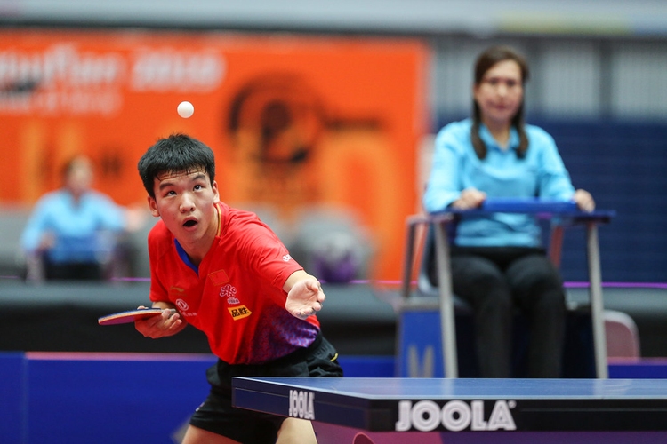  Xiang Peng: Die letzte Jugend-WM-Ausgabe, die noch im alten Format ausgerichtet wurde, gewann der Chinese Xiang Peng durch einen Finalsieg über Truls Moregard. 2021 wiederholte er seinen Erfolg und wurde abermals Jugend-Weltmeister im U19-Einzel. Bei den Erwachsenen gelang Xiang der Sieg bei den Canadian Open 2019, aber auch bei einigen WTT-Turnieren konnte er sich in diesem Jahr in die Medaillenränge spielen. Damit ist er als 36. der Welt der sechstbeste Chinese im Ranking. (©ITTF)