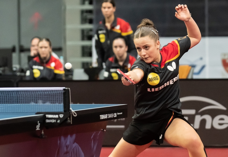 Den Anfang machte Mia Griesel, die in Abwesenheit von Annett Kaufmann das Team als Nr. 1 anführte. Ein umkämpftes Match gegen die Rumänin Ioana Singeorzan gewann sie mit 3:1. (©Gohlke)