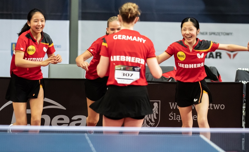 Nachdem Neumann den Matchball zum 3:0-Sieg verwandelt hatte, kannte ihr Team kein Halten mehr. (©Gohlke)