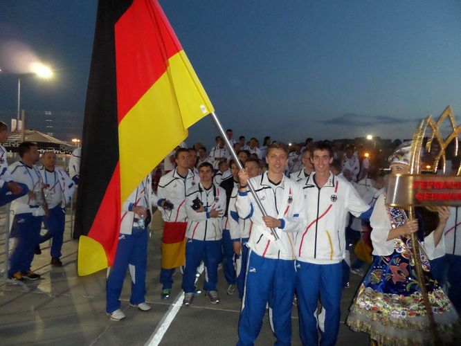 Unser Blogger wurde auserwählt, die deutsche Flagge zu tragen (©privat)