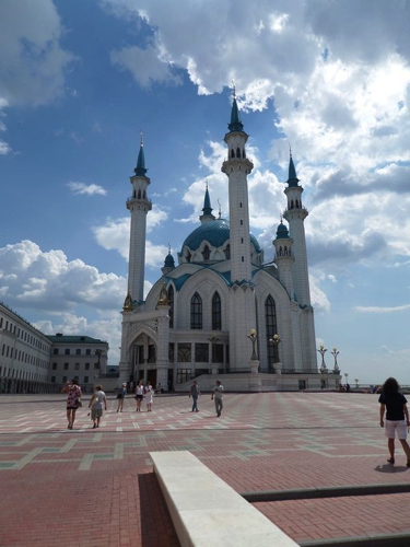 Die Kul Sharif Moschee ist nur eine von drei Gotteshäusern, die über der Stadt thronen (©privat)