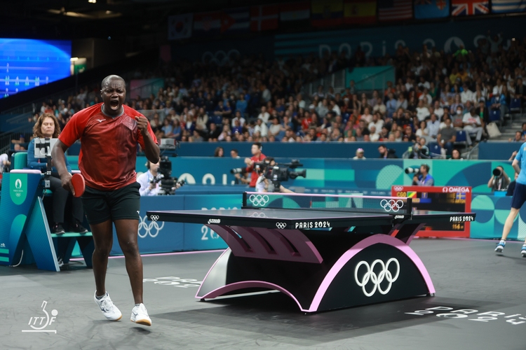 Saheed Idowu war der Sensation in der ersten Runde schon ganz nah. Der Kongolese hatte Anton Källberg am Rand einer Niederlage, der Schwede gewann jedoch noch mit 11:9 im siebten Satz (©ITTF)