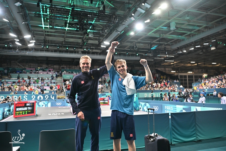 Moregardh feierte den Einzug ins Endspiel und damit die sichere Silbermedaille, womit er auch seinen Trainer Jörgen Persson überflügelte (©ITTF)