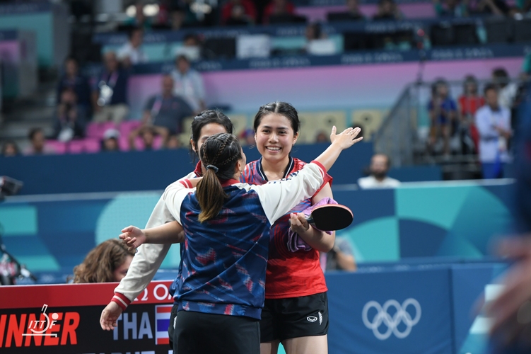 Die Thailänderinnen begruben die Medaillenträume der Gastgeberinnen aus Frankreich gleich im ersten Spiel (©ITTF)