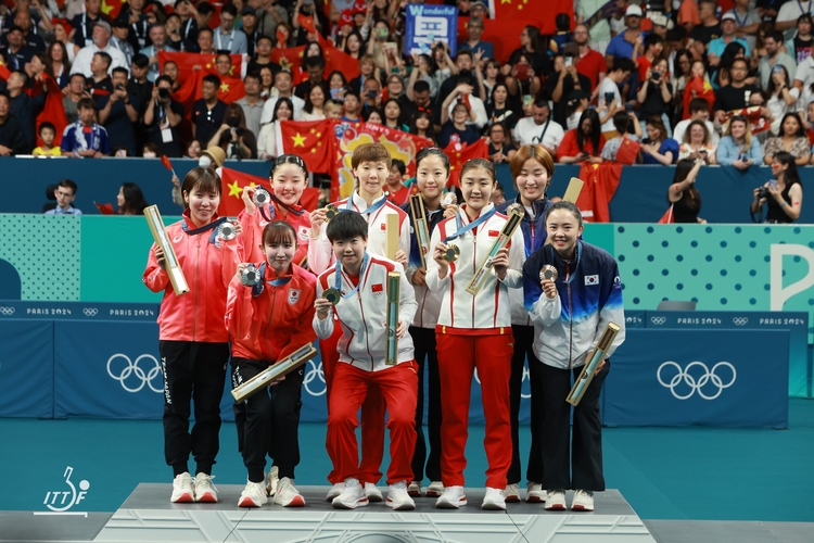 Die Japanerinnen konnten im Finale zwar kein Match gewinnen, freuten sich aber dennoch über Silber (©ITTF)