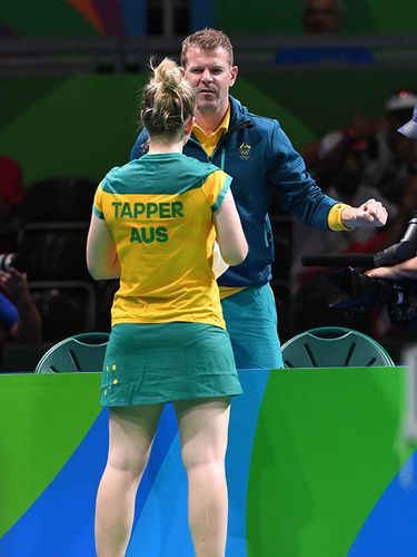 ...auch die Ratschläge des deutschen Coaches Jens Lang reichten am Ende nicht zum Sieg. Das Kapitel Olympia ist für Tapper somit beendet. Sie werden wir aber im September bei den Paralympischen Spielen wiedersehen. (©Flickr/ITTFWorld)