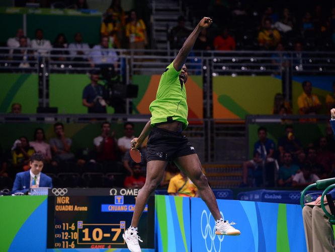 Ein 4:2-Erfolg gegen Chuang Chih-Yuan beschert dem Nigerianer sogar bereits die Teilnahme am Achtelfinale. (©Flickr/ITTFWorld)