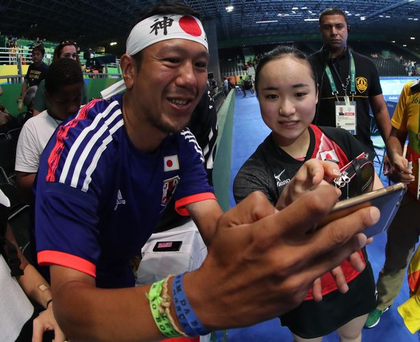 Mima Ito z.B. war auch gefragt, wenn es um Selfies mit den Fans ging. (Flickr/ITTFWorld)