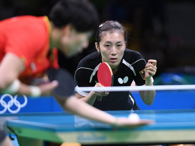 ....traf im ersten Einzel auf die Olympiasiegerin von London, Li Xiaoxia... (Flickr/ITTFWorld)
