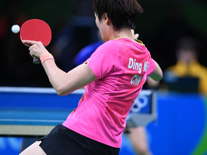 Zumindest ein bisschen spannender ging es beim Duell zwischen Weltmeisterin Ding Ning und der Nordkoreanerin Kim Song I zu. (©Flickr/ITTFWorld)