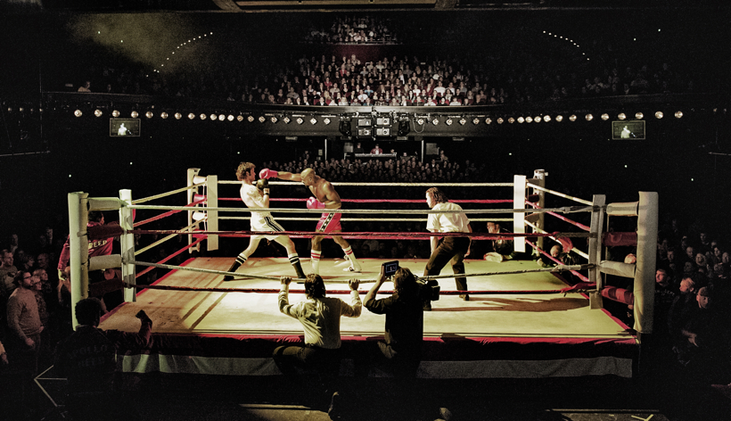 Im Ring muss überraschenderweise nicht nur der Amateurboxer einstecken (©Stage Entertainment)